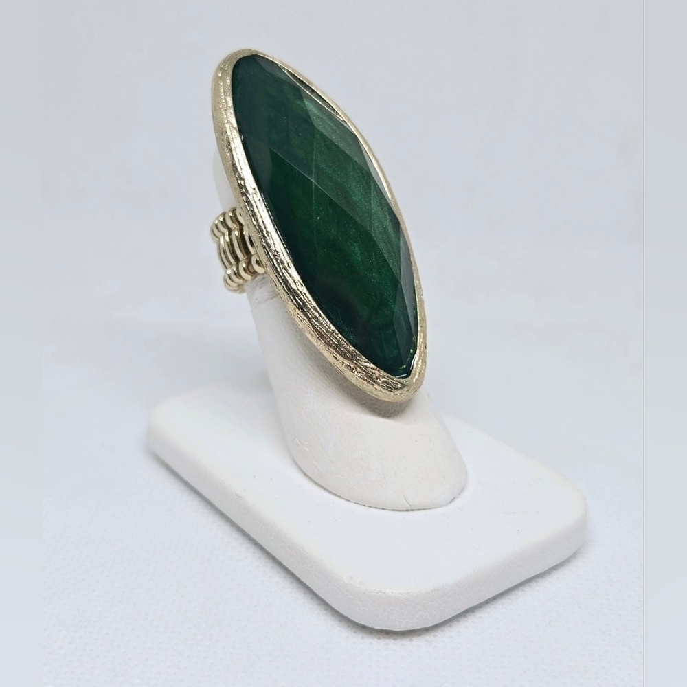 Emerald Green Simulant Stretch Ring Gold Tone Vintage Inspired Statement